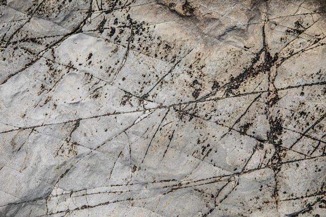 Belægning med granitskærver i haven